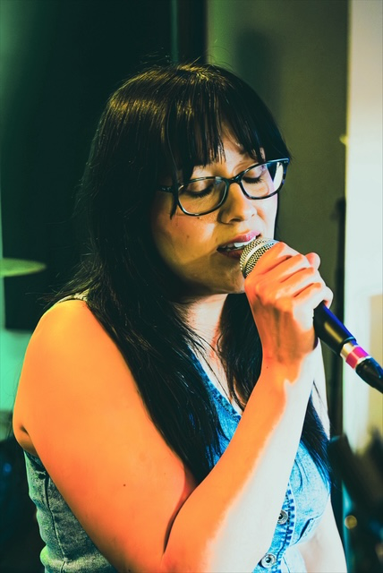 Tiffany singing live